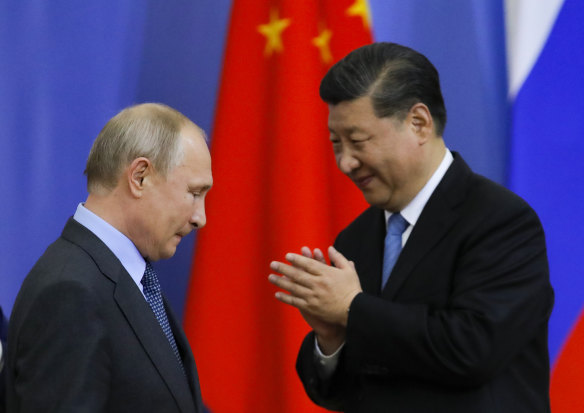 Chinese President Xi Jinping and Vladimir Putin attend the ceremony of presenting Xi Jinping degree from St Petersburg State University.