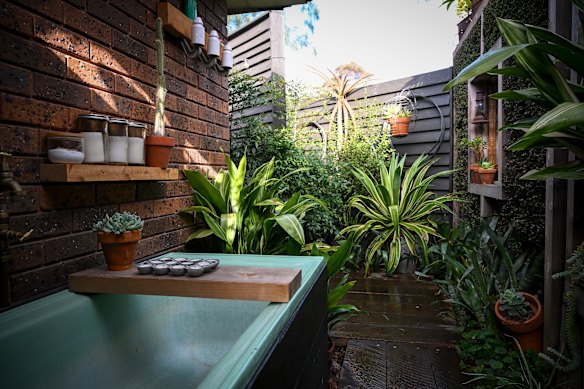 An old bath finds a new home.