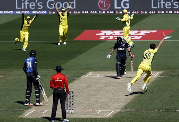 Australia's Mitchell Starc (R) celebrates with teammates after bowling New Zealand's captain Brendon McCullum for a duck during their Cricket World Cup final match at the Melbourne Cricket Ground (MCG) March 29, 2015.      