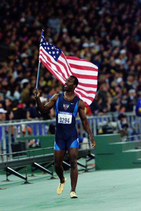 American Michael Johnson celebrates his victory in the men's 400m.