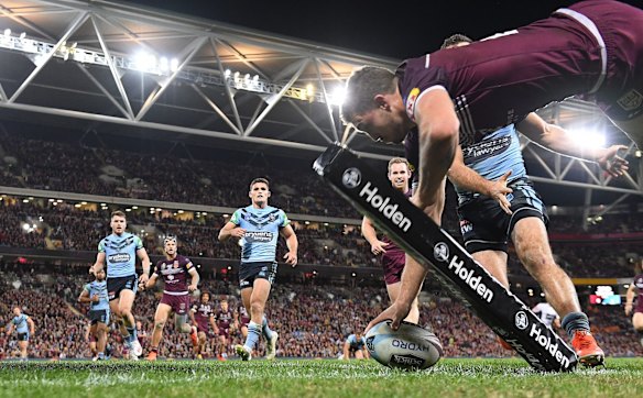 Corey Oates of the Maroons scores a try in the corner.