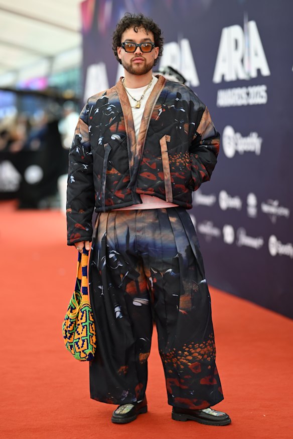 Garoto refrigerante.