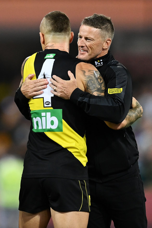 Damien Hardwick embraces Dustin Martin after the 2020 grand final.