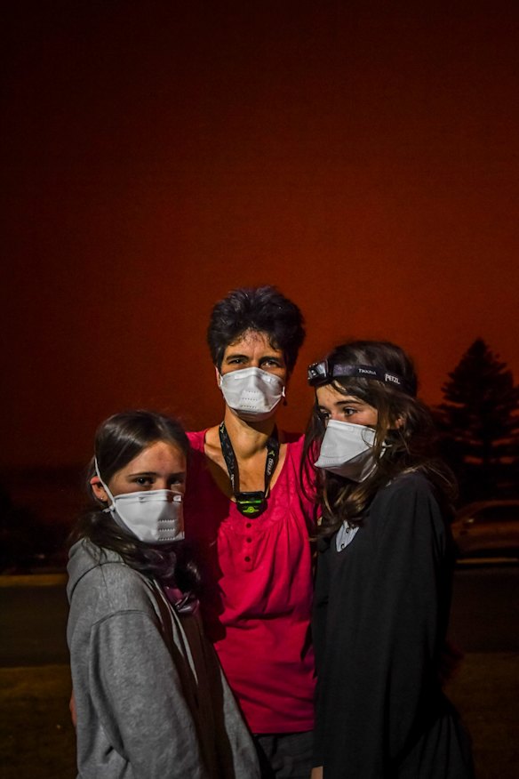 Sarah Hollis-Bennetts with children Talia and Tommy.