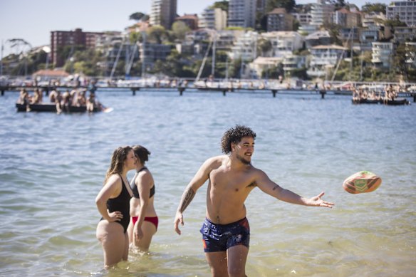 A warm Spring day at Murray Rose Pool (aka Redleaf pool), during Sydney's COVID lockdown.