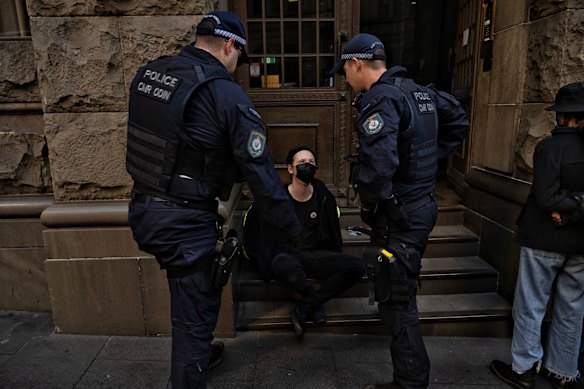 Protestors against climate inaction moved around the Sydney CBD stopping traffic.