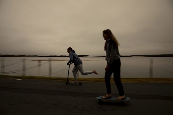 Late afternoon at the wharf where people evacuated to during the fires almost a year ago. 