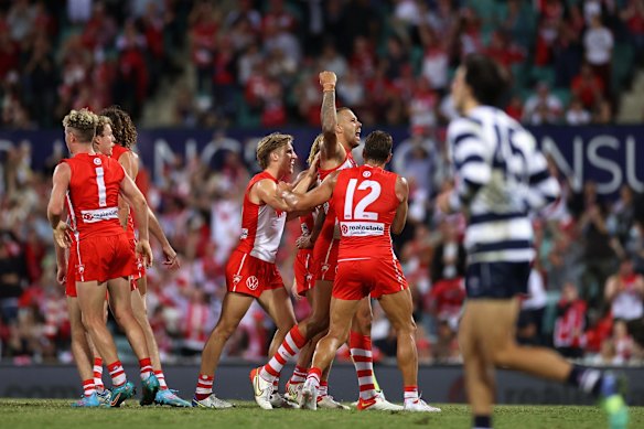 Teammates celebrate with Lance Franklin after the Swans legend kicked his 1000th AFL goal.
