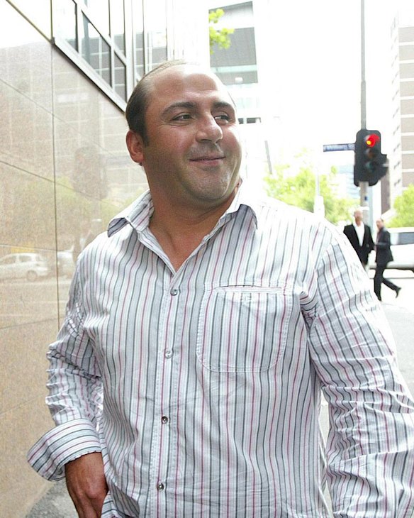 Tony Mokbel leaves Melbourne Magistrates Court after having his bail extended in early 2005.