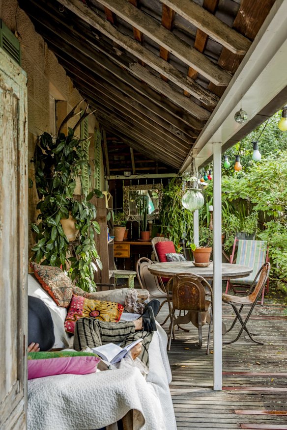 “Lying and reading on my verandah is something I love to do,” says Rachel. The round table and matching chairs are from Raffan, Kelaher & Thomas.