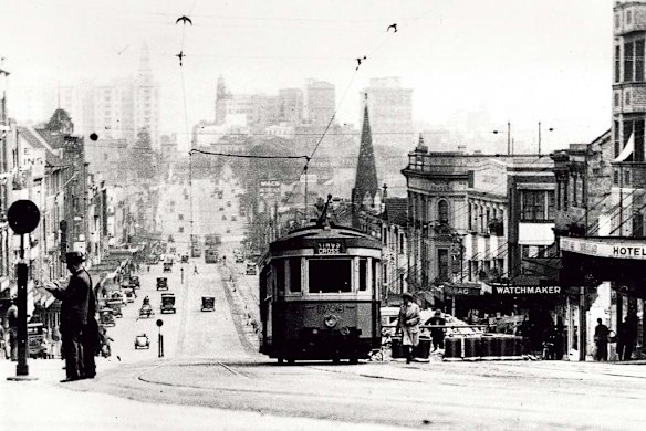 A tram travels up William Street towards Kings Cross in the 1930s.