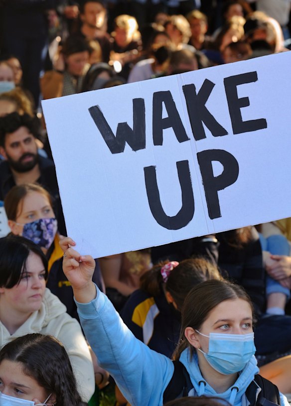 An estimated crowd of five thousand gathered at Treasury Gardens on Friday for Climate Strike, a rally and march organised by School Strike 4 Climate after the recent federal budget announcement. 