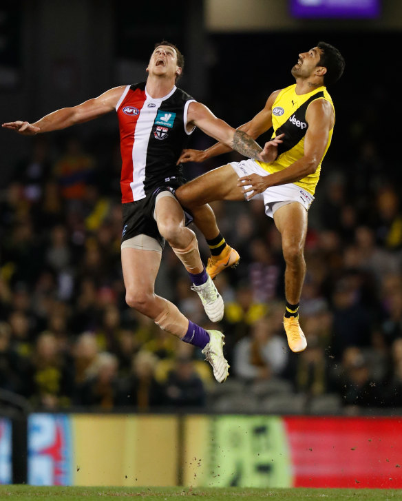 Richmond’s Marlion Pickett, right, jumps in the ruck against Paul Hunter. 