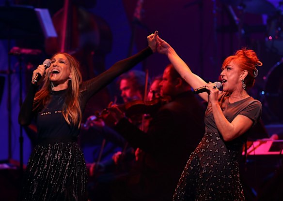 Sarah Jessica Parker (L) and Andrea McArdle