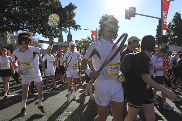 City 2 Surf: Action from the start of the 2013 race.