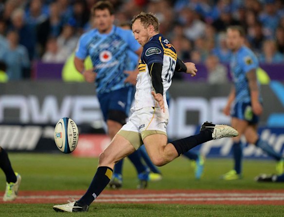 Jesse Mogg of Brumbies kicks for touch.