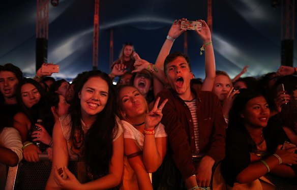 Groovin' The Moo - Maitland 2016: Fans watching British India.