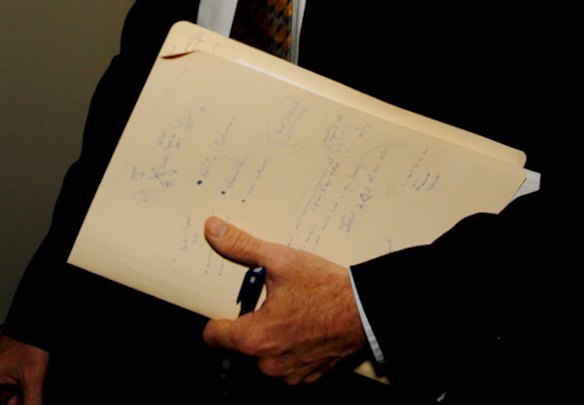 Independent MP Rob Oakeshott returns to his office after meeting with fellow Indepents Tony Windsor.