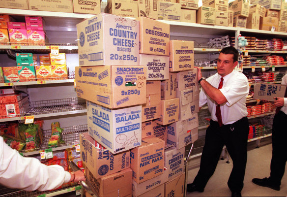 Woolworths staff remove Arnott’s products, Neutral Bay, February 14, 1997.