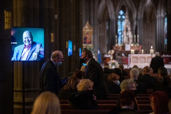 The service was a chance for old friends to catch up. 