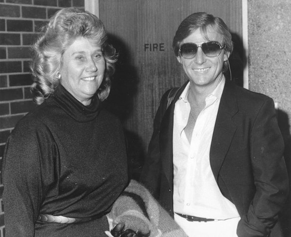 John Cornell, Paul Hogan's Mananger, with Mrs Noelene Hogan, wife of Paul, going into the ward to see him. 6th June 1986.