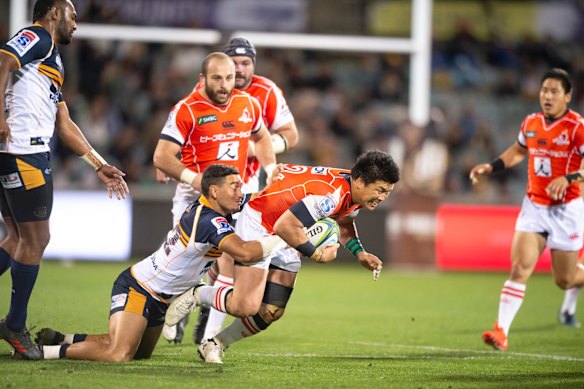 Brumbies flyhalf Wharenui Hawera tackles Sunwolves centre Harumichi Tatekawa. 