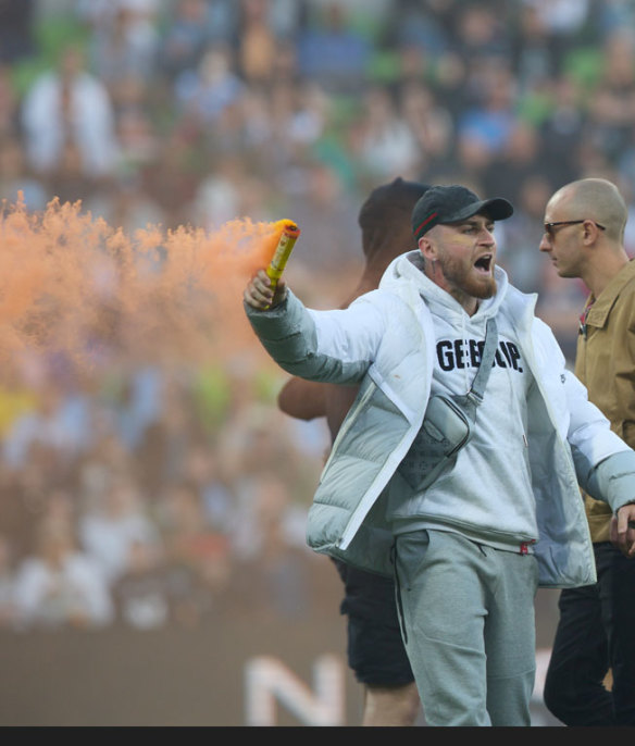 Man cop wants to speak out over 'flare'