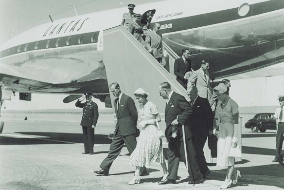 Queen Elizabeth II and Prince Philip on arrival in Broken Hill.