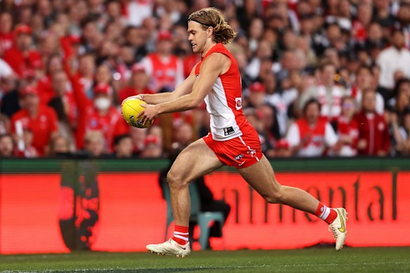 Sydney beats Collingwood by a point, into the grand final