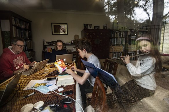 David and Jennifer Gamble with their two children, Imogen 10, and Rory 14 at their Birchgrove home. Primary schools should be considered an “essential industry” and could reopen safely even before community transmission of COVID-19 returns to zero, health experts say, as students across Sydney head into their third week of remote learning with no end in sight.
Families report that while some students have found it easy to slot back into the same remote learning systems they had last year, for others it is harder the second time around and the novelty has well and truly worn off.
