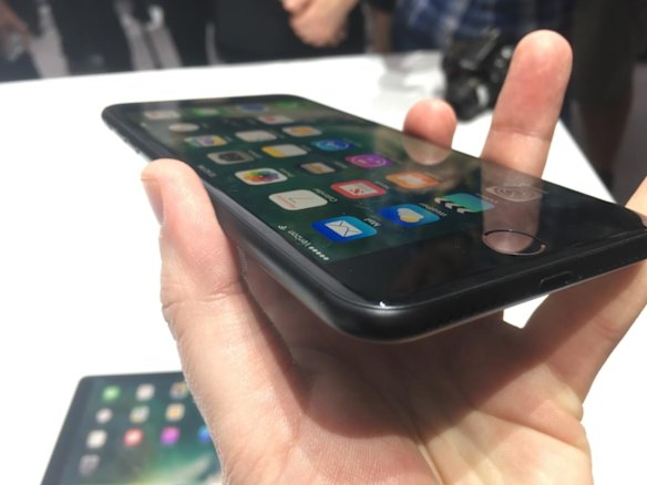 The larger iPhone 7 Plus features a second camera lens to allow 2x optical zoom.