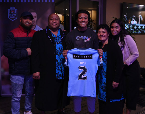 Brian To’o with his family after receiving his NSW jersey from brother Eddie.