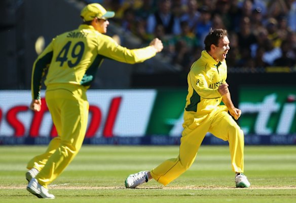 Glenn Maxwell thought he had the wicket of Grant Elliott but after a review the batsman was allowed to continue his innings.