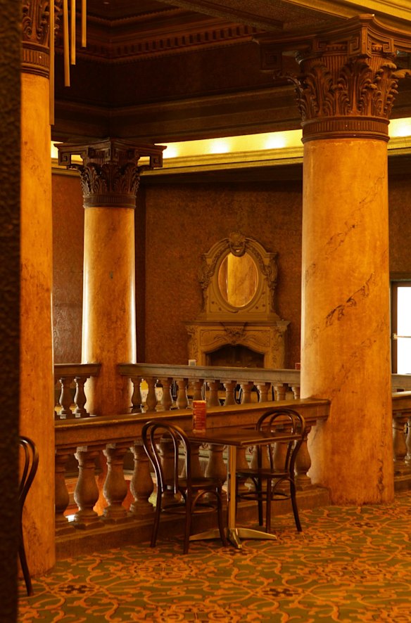 The Age Melbourne Magazine.The interior of The Palais Theatre.Pic shows the foyer. Pic Simon Schluter 31 Jan 2008
