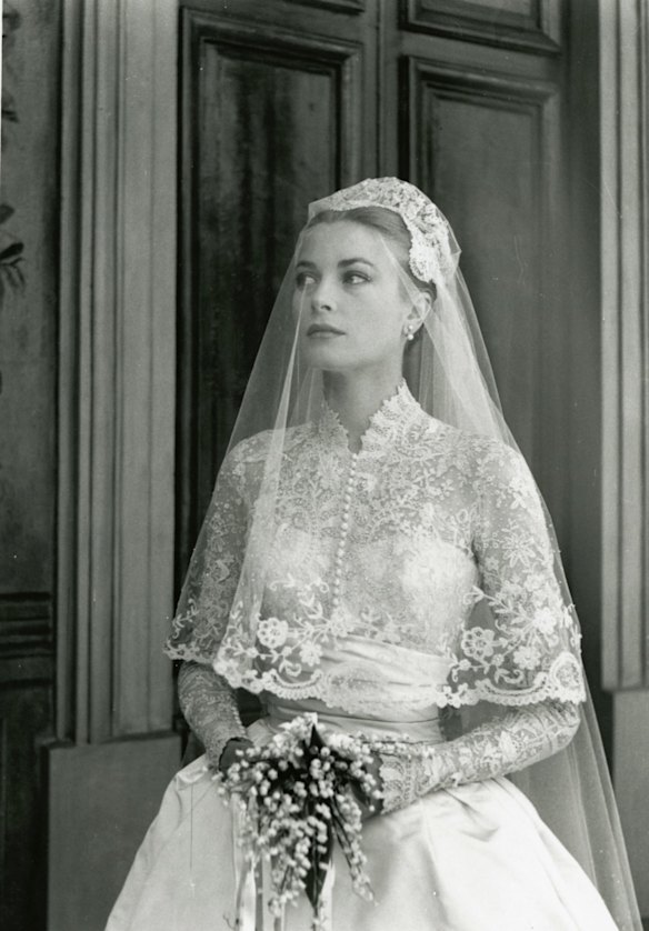 Grace Kelly’s iconic long-sleeved wedding gown undoubtedly influenced other brides of the era. 