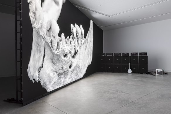 In the installation for DESASTRES, Fusinato uses equipment associated with spectacle as a form of sculpture.