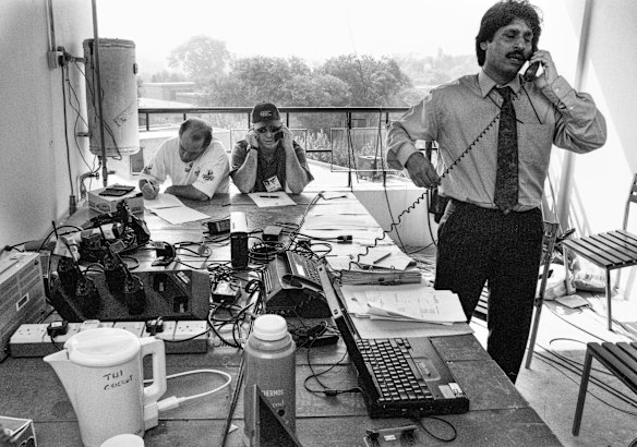 David Hookes and Allan Border as a press conference in Peshawar.