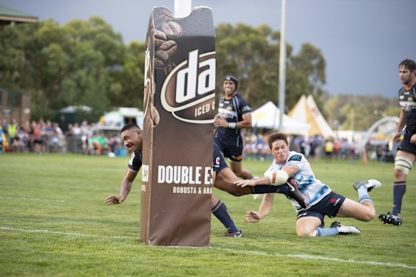 Brumbies' Irae Simone scores a try in the first term. 
