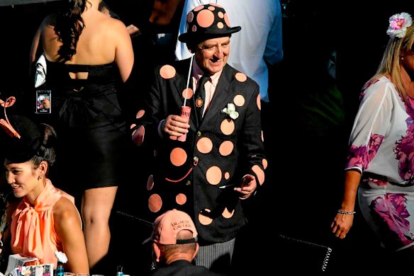 The colours of Black Caviar.