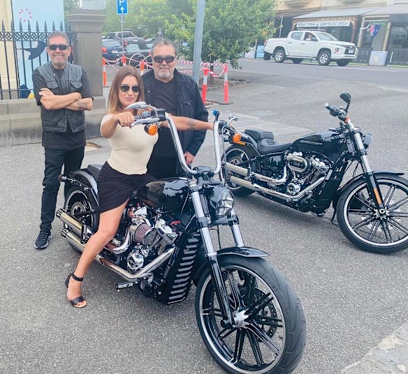 An Instagram post by Senator Lidia Thorpe with the caption, "Ran into some old mates.