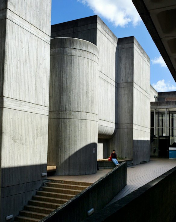 David Turner's William Balmain Teachers College (later: Ku-ring-gai Campus, University of Technology) is now the site of the Lindfield Learning Village.