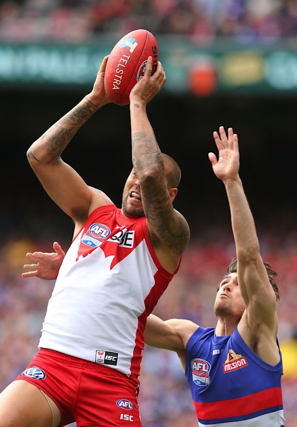 MELBOURNE, AUSTRALIA - OCTOBER 01: Lance Franklin of the Sydney Swans takes a mark during the 2016 AFL Grand Final match between the Western Bulldogs and the Sydney Swans at Melbourne Cricket Ground on October 1, 2016 in Melbourne, Australia. (Photo by Graham Denholm/Fairfax Media) *** Local Caption *** Lance Franklin