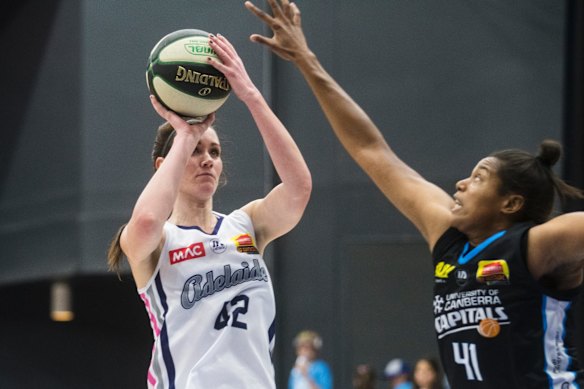 Adelaide's Colleen Planeta shoots the ball. 