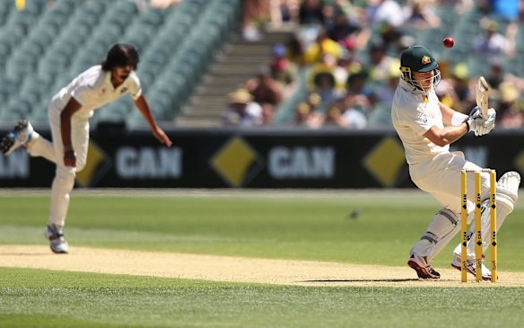 Ishant Sharma of India bowls a bouncer to Shane Watson.