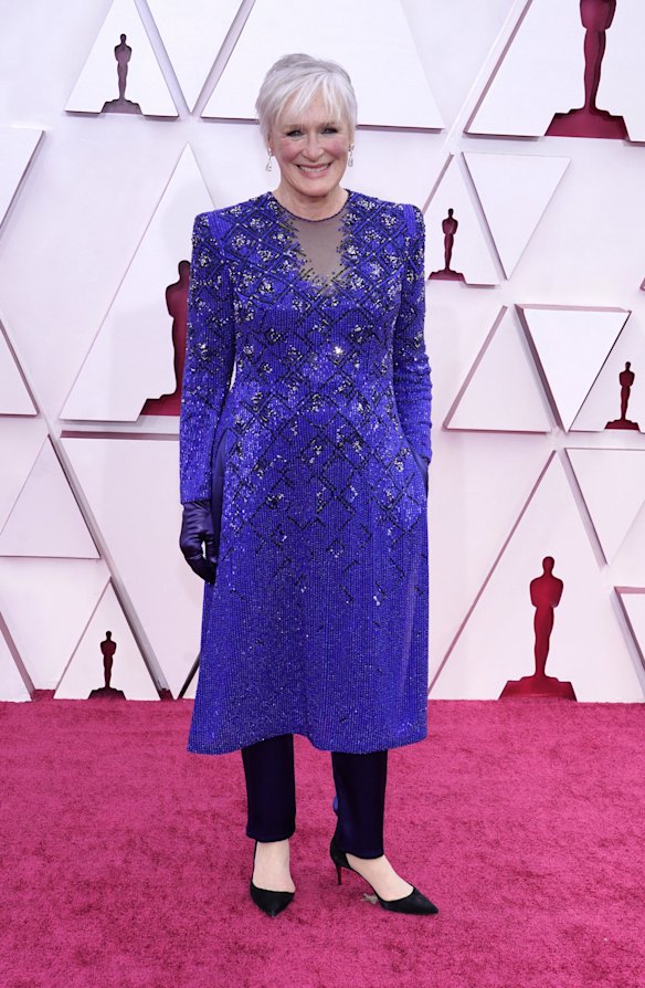 Glenn Close arrives at the Oscars in Armani Privé.