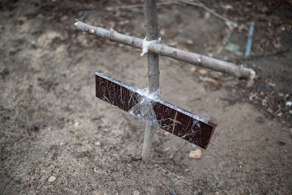 A cross on the grave of Halyna Fomina in Hostomel.