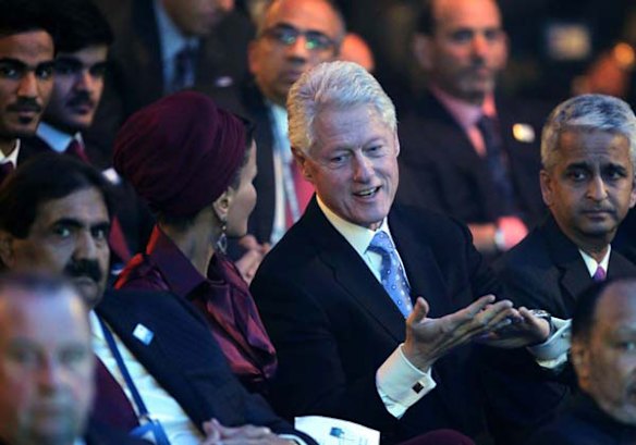 Former US president Bill Clinton speaks with Sheikha Moza bint Nasser Al-Missned.