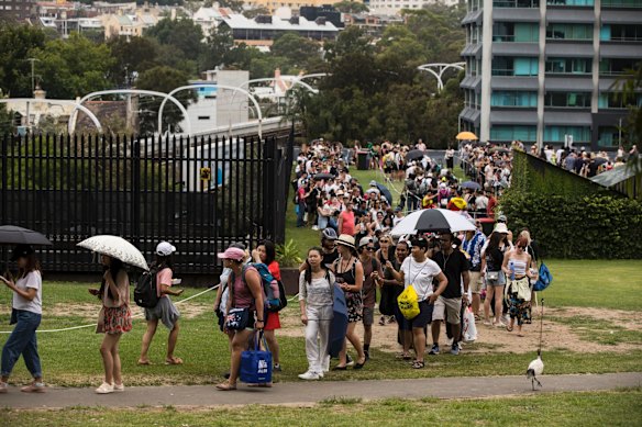 People line up to enter Mrs Macquaries Chair to see the fireworks on New Years Eve.