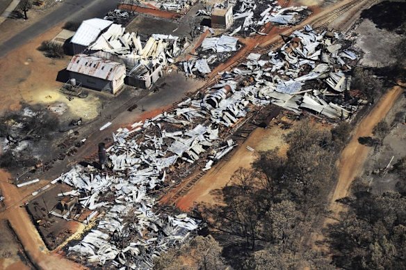 Stunning aerial photos of Yarloop and Waroona fire captured by Mandurah ...
