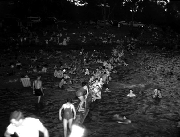 People seeking relief from record hot weather in the Parramatta Lake on 29th January, 1960 